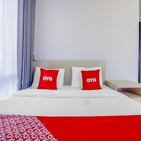 Отель Oyo 90130 Puri Mansion Diorama Джакарта Экстерьер фото